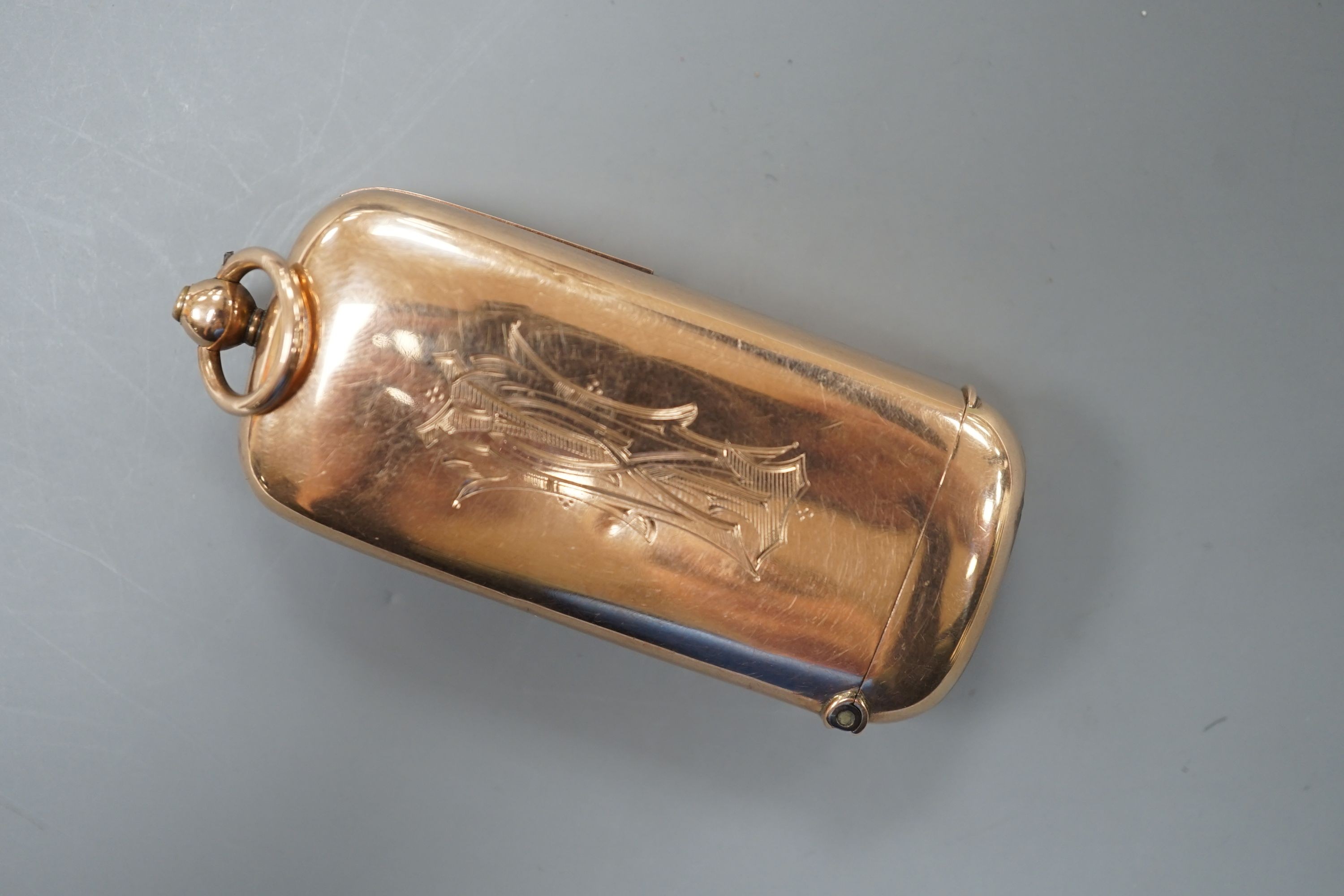 A late Victorian 9ct gold combination vesta/sovereign case, by Minshull & Latimer, Birmingham, 1899, with engraved monogram, 68mm, gross weight 29 grams.